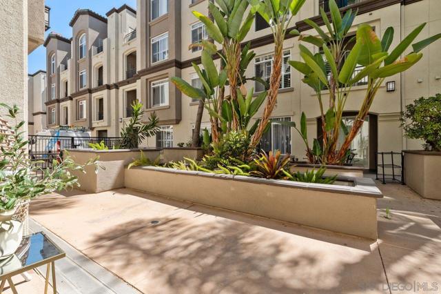 4165 Executive Dr, La Jolla CA: https://media.crmls.org/mediaz/9a24a2de-f36e-423b-a9d9-ccd2b87c03c3.jpg