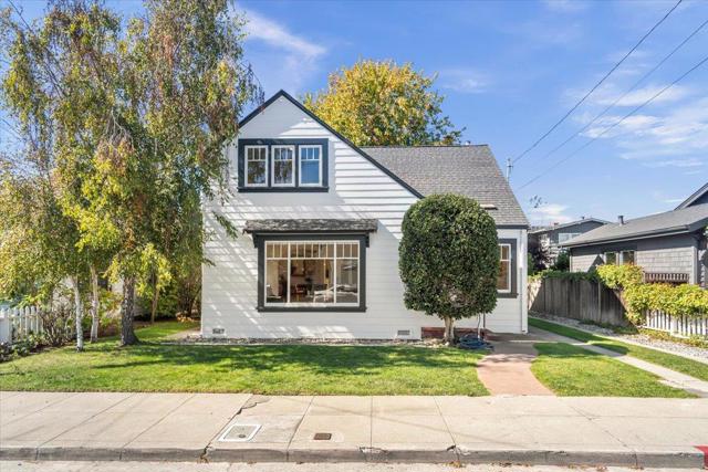 211 2nd Avenue, Santa Cruz CA: https://media.crmls.org/mediaz/9a252ff4-202a-47c1-b2b2-b7cd5b2ffac7.jpg