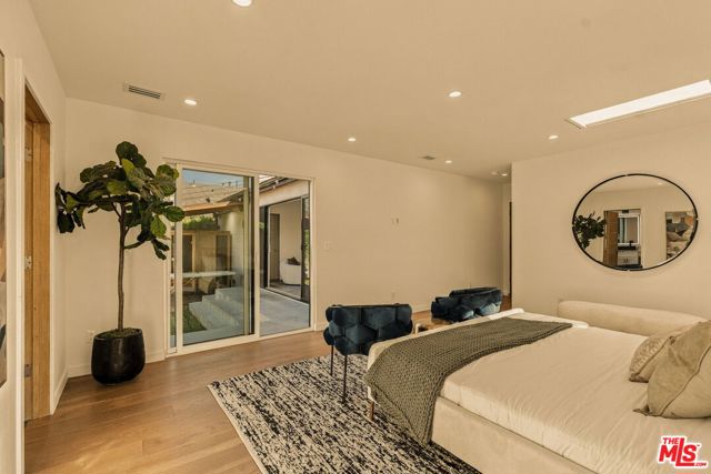 17723 Miranda Street photo 5
