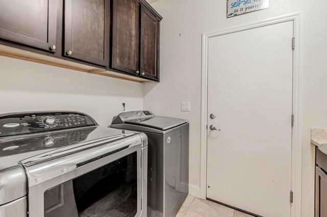 2491 Redbud Way, Manteca CA: https://media.crmls.org/mediaz/9a25c427-a549-4562-b819-2335527922e4.jpg