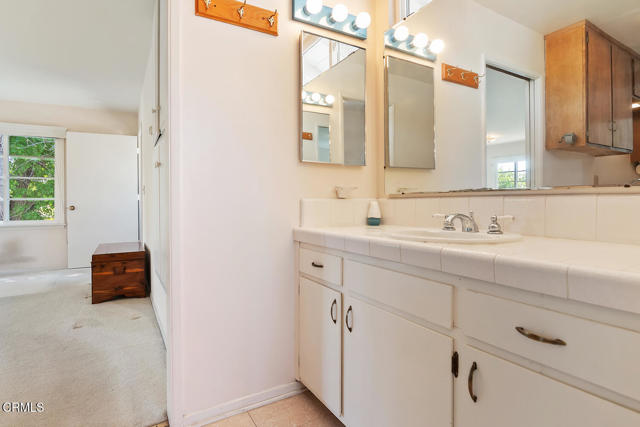 Detail Gallery Image 22 of 30 For 17835 Tarzana St, Encino,  CA 91316 - 4 Beds | 3 Baths