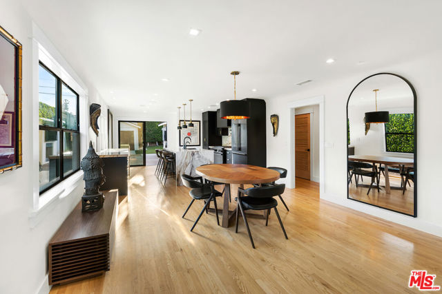 5319 West Boulevard, Los Angeles CA: https://media.crmls.org/mediaz/9a269de6-fff3-4f8d-8eac-3187509bceb8.jpg