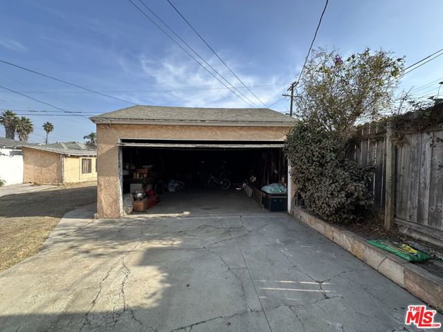 10332 S Gramercy Place, Los Angeles CA: https://media.crmls.org/mediaz/9a26cbe5-553f-4306-939b-addc0d687cf4.jpg