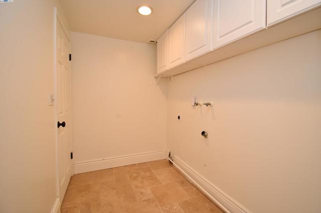 1626 Harlan Dr, Danville CA: https://media.crmls.org/mediaz/9a26f267-b200-4c2c-bc91-71e1b79877d0.jpg