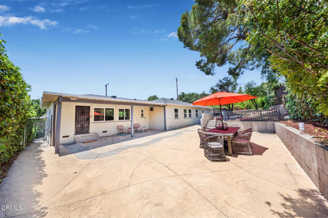 2767 Brookhill Street, La Crescenta CA: https://media.crmls.org/mediaz/9a271f0d-0273-46ff-a2bb-ebee36e10909.jpg