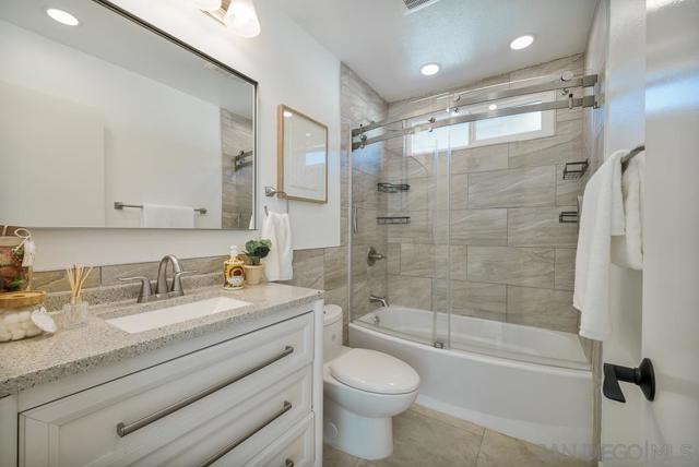 11289 Silver Buckle Way, San Diego CA: https://media.crmls.org/mediaz/9a27424c-326f-46da-8a66-0ab62d9b05c4.jpg