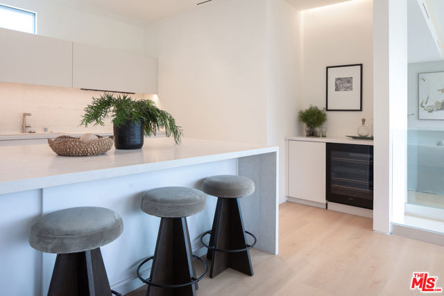 1943 Sunset Plaza Drive, Los Angeles CA: https://media.crmls.org/mediaz/9a274513-feac-4263-a8e1-90eed582349c.jpg