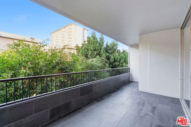 1100 Alta Loma Road, West Hollywood CA: https://media.crmls.org/mediaz/9a27ab52-6796-43ee-a98e-2c68618cc97b.jpg