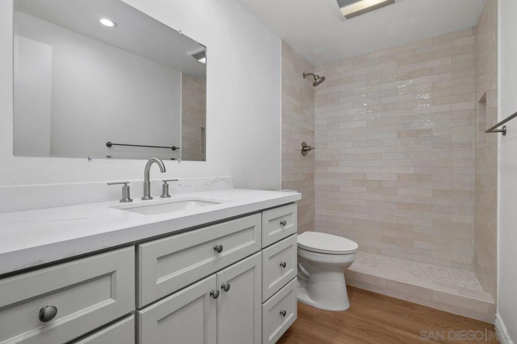 2368 Torrey Pines Road - photo 20