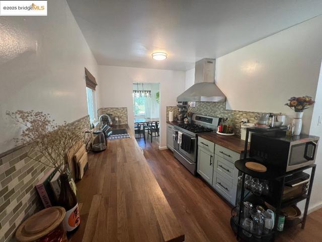 35 Baylor Ln, Pleasant Hill CA: https://media.crmls.org/mediaz/9a286d14-4c3d-447f-b67f-e7fc77030d9e.jpg