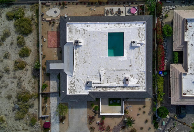 48320 Beverly Drive, Palm Desert CA: https://media.crmls.org/mediaz/9a287ff3-bcbc-49c2-a48d-50d72cf8622a.jpg
