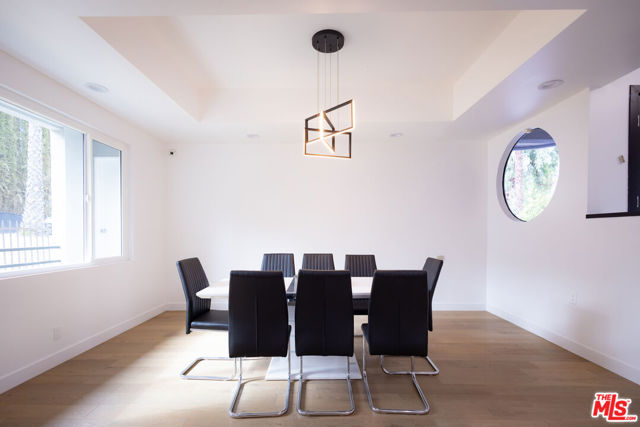 21329 Mulholland Drive, Woodland Hills CA: https://media.crmls.org/mediaz/9a2939ed-77ba-4d73-9bdc-d7235e4dda32.jpg