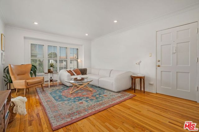 15040 DICKENS Street photo 6