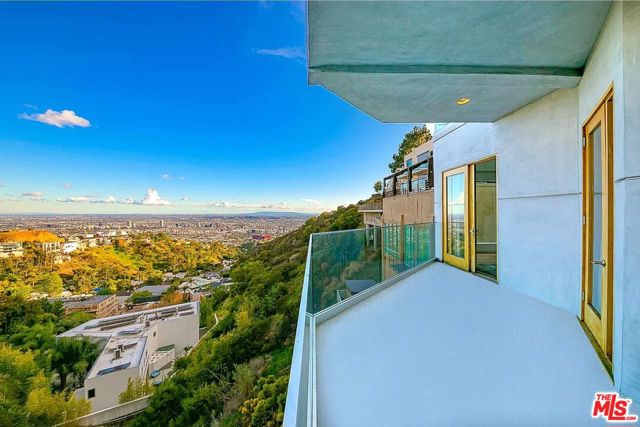 2183 Sunset Plaza Drive, Los Angeles CA: https://media.crmls.org/mediaz/9a29439a-f9ac-4d09-9680-866d1e364cfa.jpg
