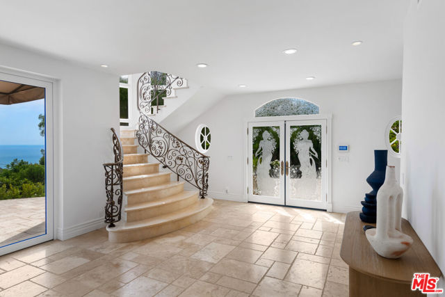 27931 Winding Way, Malibu CA: https://media.crmls.org/mediaz/9a29609c-ee1b-4506-b864-9da974dca525.jpg
