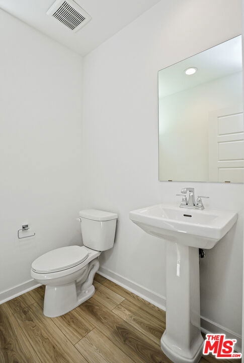 13889 Bell Way, Fontana CA: https://media.crmls.org/mediaz/9a29ed59-84cf-41d1-9277-7cbc31696f50.jpg