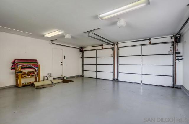 2336 Rancho Diego Ct, Escondido CA: https://media.crmls.org/mediaz/9a29f308-7f28-470a-9655-78a06bf3fc5f.jpg
