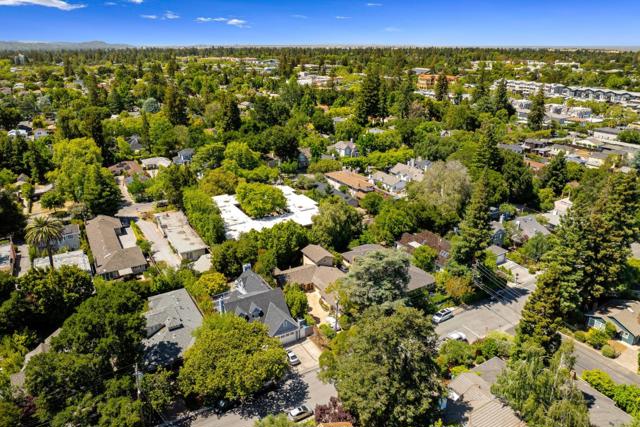 810 Cambridge Avenue, Menlo Park CA: https://media.crmls.org/mediaz/9a2a9875-ffb8-4c43-957c-63b22a6566e9.jpg