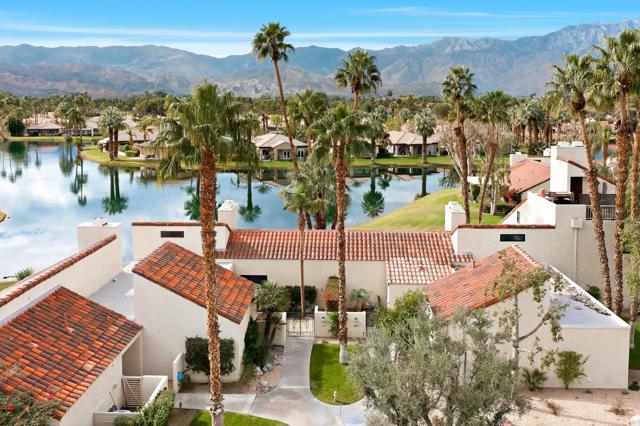 444 Sunningdale Drive, Rancho Mirage CA: https://media.crmls.org/mediaz/9a2af60c-5e57-4b25-b163-c469a7f89088.jpg