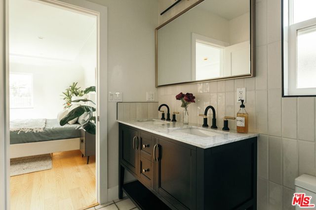 1237 S Curson Avenue, Los Angeles CA: https://media.crmls.org/mediaz/9a2b08dc-dcf7-4d74-bef3-7c5eb8b1c963.jpg