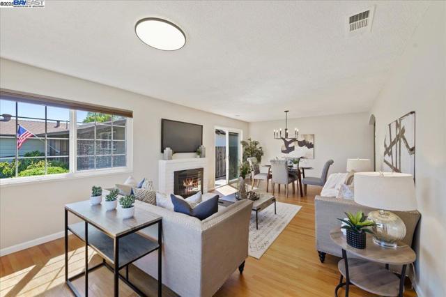 3947 Pestana Way, Livermore CA: https://media.crmls.org/mediaz/9a2ba26c-3e33-409b-8555-bce5b00db4c1.jpg