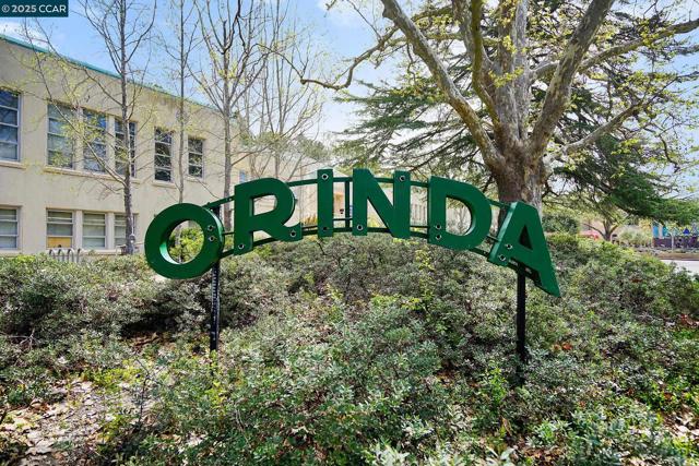 8 Southwaite Ct, Orinda CA: https://media.crmls.org/mediaz/9a2baf1d-fa43-45c9-8765-8d42156c13b8.jpg