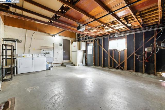 1677 Johnson St, San Leandro CA: https://media.crmls.org/mediaz/9a2bd1df-6455-47c4-9b81-e9ec3a82e4df.jpg