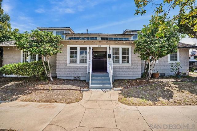 1312 3Rd St, Coronado CA: https://media.crmls.org/mediaz/9a2be2f3-b993-4007-927d-a95836dc8fdd.jpg