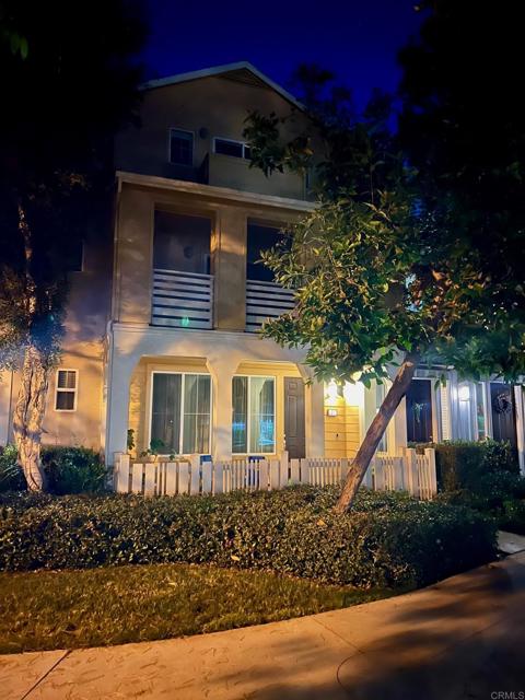 51 PALLADIUM Lane, Ladera Ranch CA: https://media.crmls.org/mediaz/9a2cefe0-318e-4e65-bf9e-23981a141940.jpg