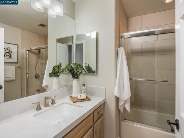 21 Deer Oaks Ct, Pleasanton CA: https://media.crmls.org/mediaz/9a2d30da-5ef5-4a8c-a0cf-2a2087b6a901.jpg