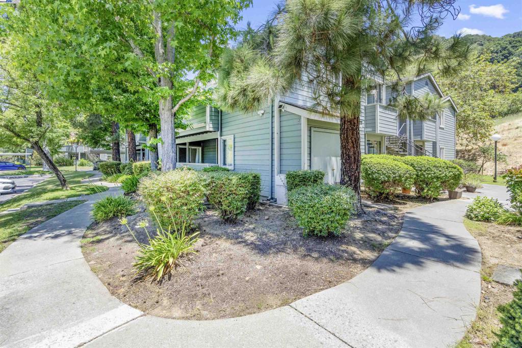760 Canyon Oaks Dr