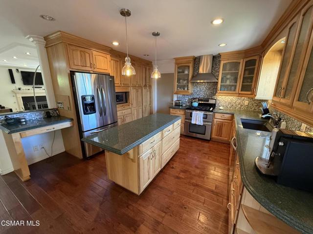 2340 Aldrich Circle, Thousand Oaks CA: https://media.crmls.org/mediaz/9a2d962e-3184-4d4b-ad18-9bebf531fa8c.jpg