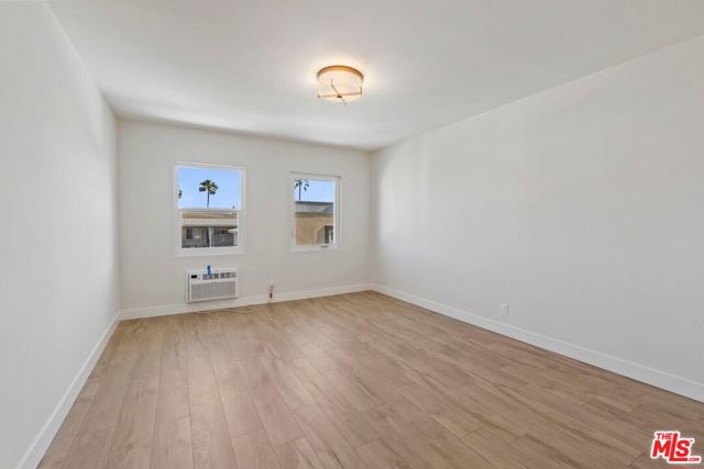 1250 N Crescent Heights Boulevard, West Hollywood CA: https://media.crmls.org/mediaz/9a2d9ffd-6f7b-4200-8fb0-d07b69c4b4dc.jpg
