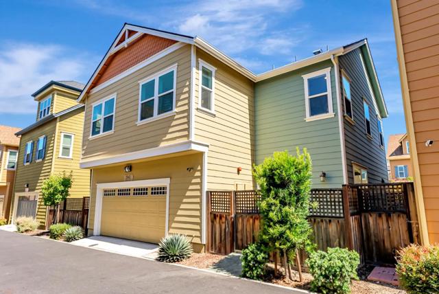 1861 Shasta Lane, Hercules CA: https://media.crmls.org/mediaz/9a2e46f2-c99f-45c4-88bd-b175215f0fe6.jpg