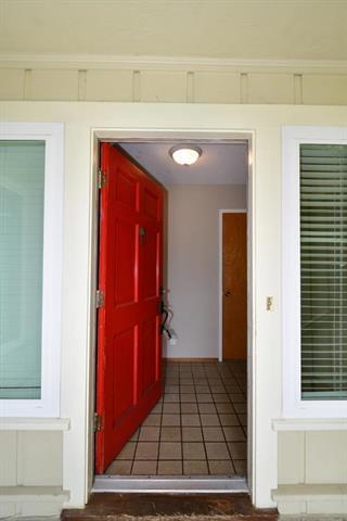 2756 Comstock Circle, Belmont CA: https://media.crmls.org/mediaz/9a2e56a9-8bf8-40ab-9552-b31b798b0f0b.jpg