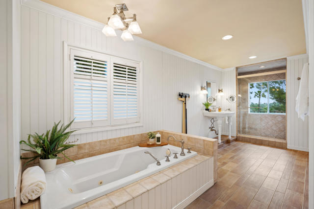 5324 Felice Place, Woodland Hills CA: https://media.crmls.org/mediaz/9a2e6106-8aeb-43bf-aff2-9dcd8da5153d.jpg