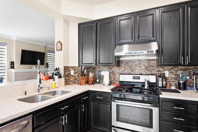 Detail Gallery Image 15 of 42 For 2259 Lago Ventana, Chula Vista,  CA 91914 - 3 Beds | 2/1 Baths
