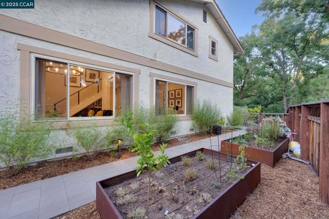 2342 Brantford Court, Walnut Creek CA: https://media.crmls.org/mediaz/9a2e8f1a-7d6a-4e78-a35c-042f8854a224.jpg