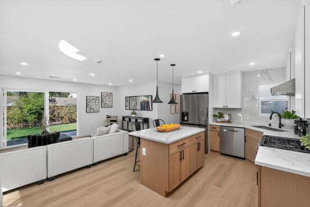 209 Nob Hill Way, Los Gatos CA: https://media.crmls.org/mediaz/9a2e9c0a-89e3-4ab4-a97f-44b89a307915.jpg