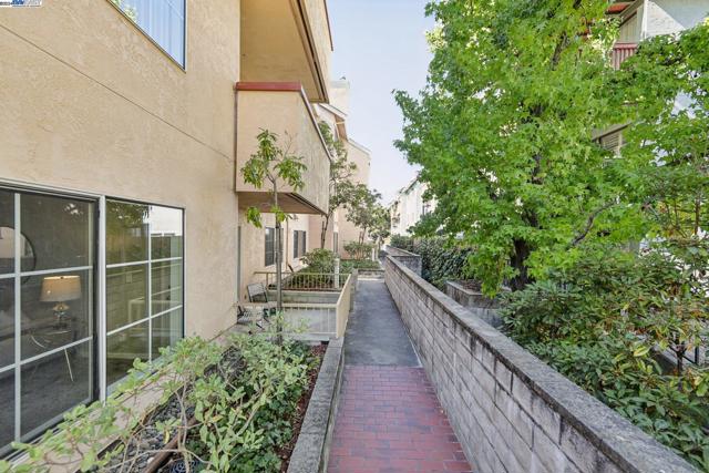 Image 28 of 40 For 22530 3rd St  107