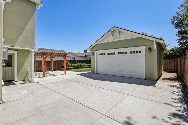 2145 Linden St, Livermore CA: https://media.crmls.org/mediaz/9a2f008c-b615-4952-b26f-c5c1f0fbae9b.jpg
