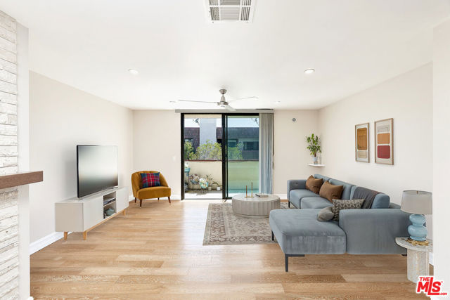8828 Pershing Drive, Playa del Rey CA: https://media.crmls.org/mediaz/9a2f139e-f868-4c1a-b462-4a9444c1d6a5.jpg