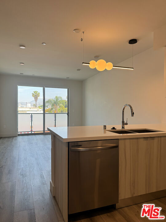 6535 Melrose Avenue, Los Angeles CA: https://media.crmls.org/mediaz/9a2f6bd4-e793-45a9-8d13-ad50a0535113.jpg