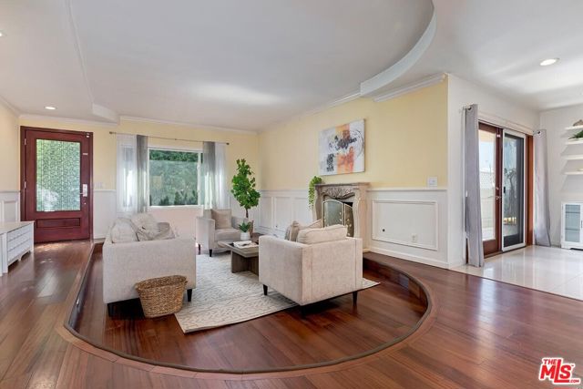 3804 Lenawee Avenue, Culver City CA: https://media.crmls.org/mediaz/9a2f7eb2-8838-44a4-a87e-c684a33ba6a3.jpg