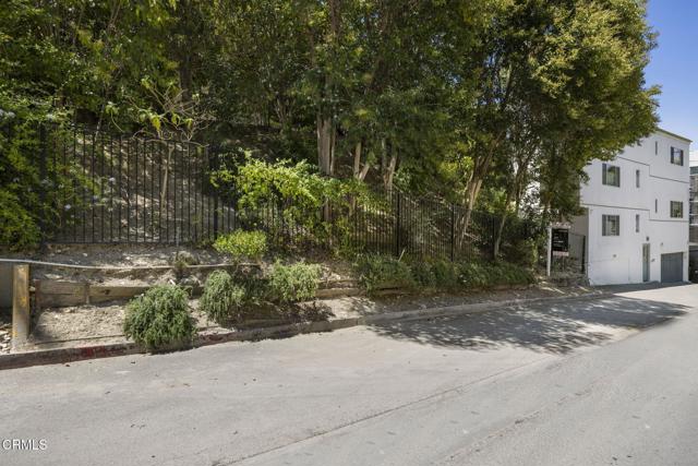 Detail Gallery Image 17 of 47 For 3551 Dixie Canyon Pl, Los Angeles,  CA 91423 - 4 Beds | 3/1 Baths