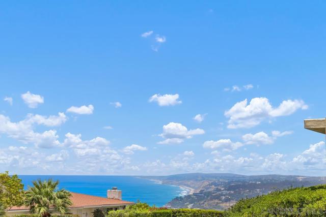 7246 Rue De Roark, La Jolla CA: https://media.crmls.org/mediaz/9a3050bc-2489-491a-a417-2660c43327e7.jpg