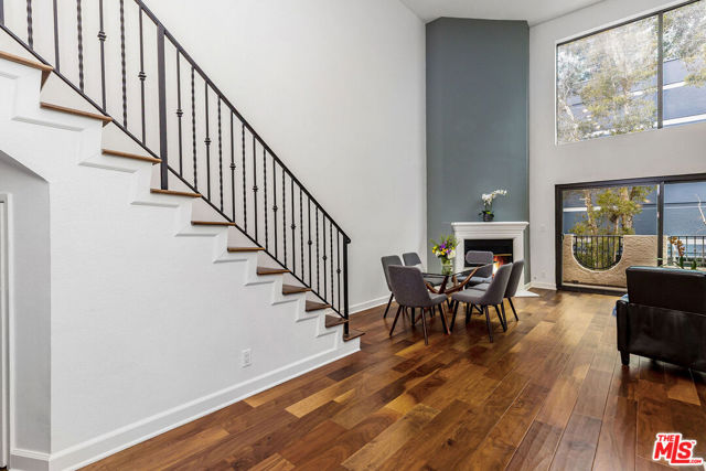 1633 S Bentley Avenue, Los Angeles CA: https://media.crmls.org/mediaz/9a30613a-ef43-4e28-8872-1d03d2a72ffe.jpg