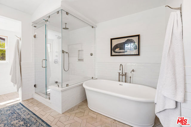 233 S Saltair Avenue, Los Angeles CA: https://media.crmls.org/mediaz/9a30ca53-4d89-4e19-a6ad-9358a44141b1.jpg