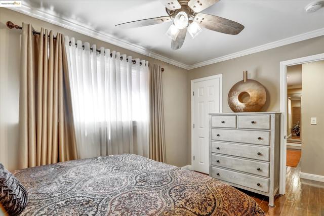 6610 Bancroft Avenue, Oakland CA: https://media.crmls.org/mediaz/9a3147cb-dacd-4f1f-a094-c5e2a1199bdd.jpg