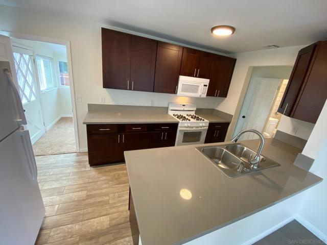 8975 Lamar St, Spring Valley CA: https://media.crmls.org/mediaz/9a317c0d-78fe-4915-9ccd-08edf7e7ce97.jpg